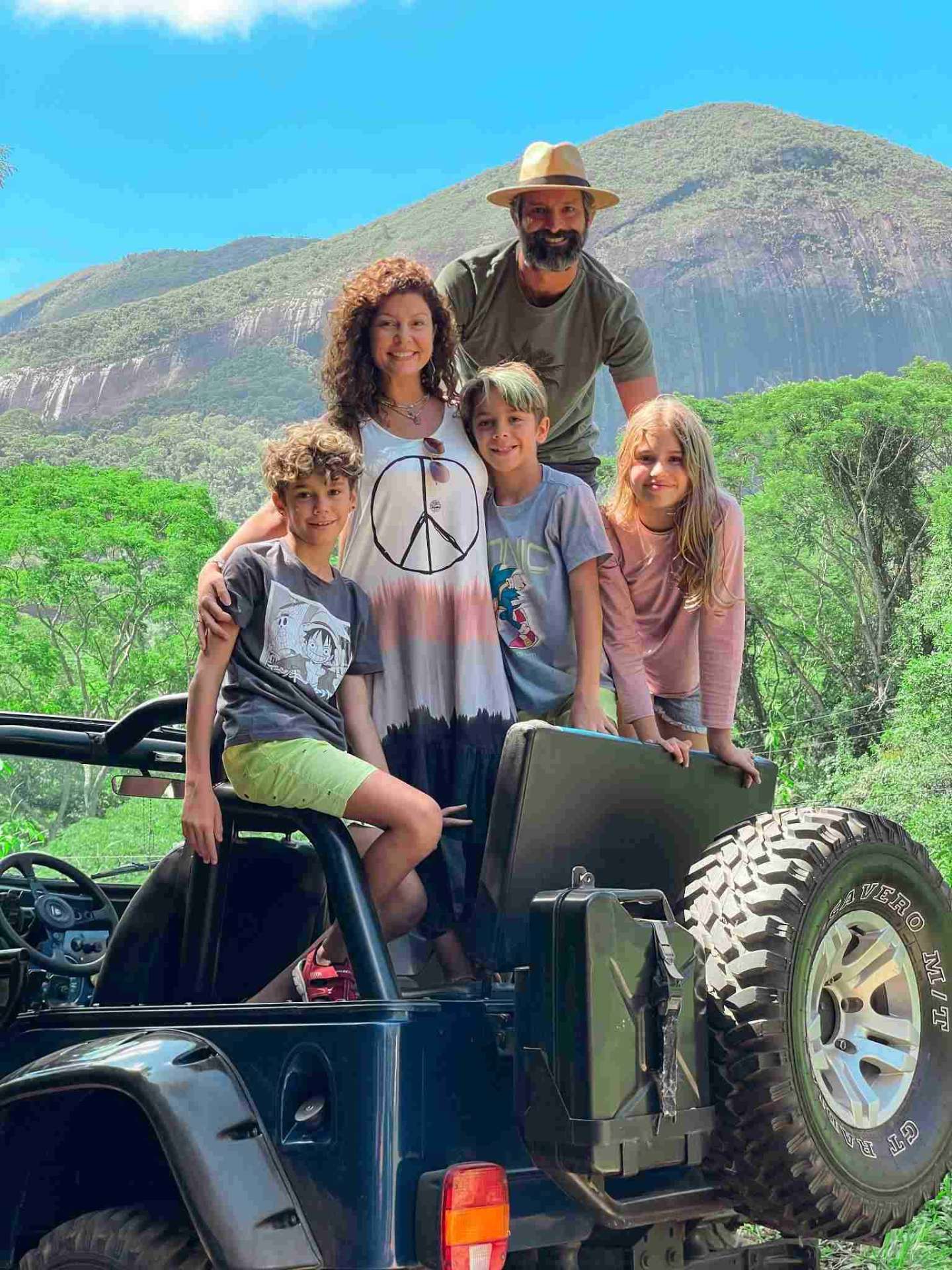 Família Bárbara e Iran no jeep