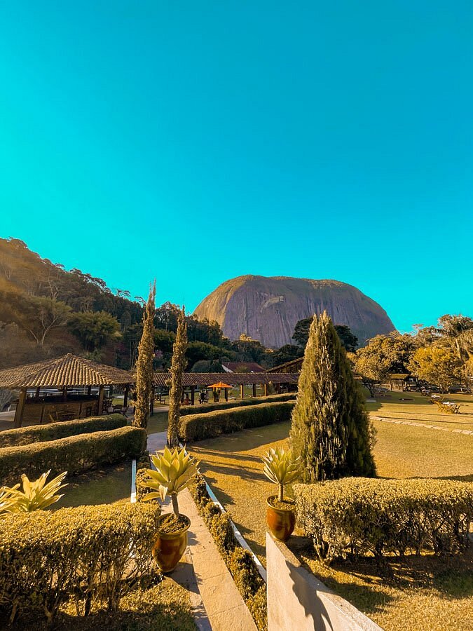 Vista panorâmica da fazenda com Pedra do Cônego